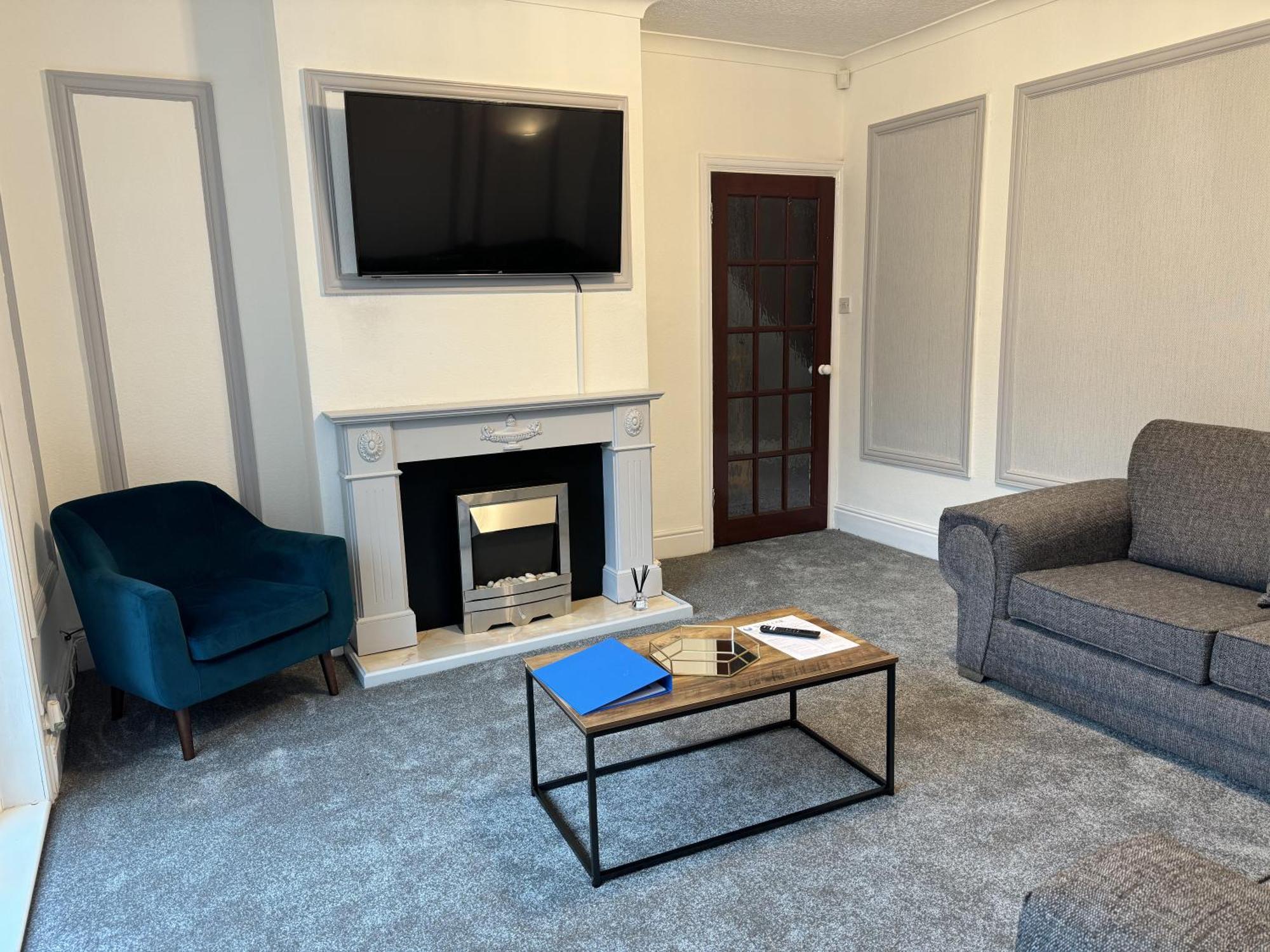 Huge 9 Bed Property Sleeps 17, Near Nec, City Centre, Hs2 バーミンガム エクステリア 写真
